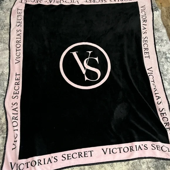 Victoria's Secret Black and Light Pink Throw - Picture 1 of 3